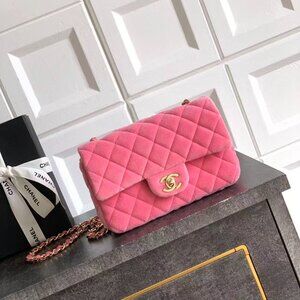 Classic CHANEL Bag: A Stylish and Versatile Choice for Elegance